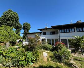 AMPIA VILLA IN BIFAMILIARE