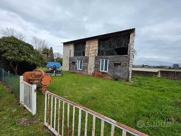 PIERIS Terreno edificabile con rustico di 140 mq