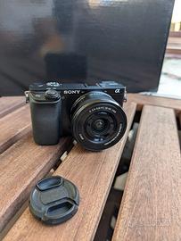 Sony A6100 + 16-50 OSS + 3 batterie + scatola
