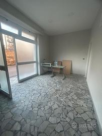 Giugliano locale zona centrale 60.000