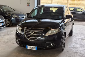 Lancia Ypsilon 0.9 TwinAir 85 CV 5 porte Metano Ec
