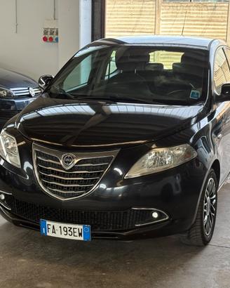 Lancia Ypsilon 0.9 TwinAir 85 CV 5 porte Metano Ec