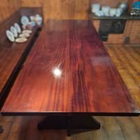 Tavolo il legno massiccio