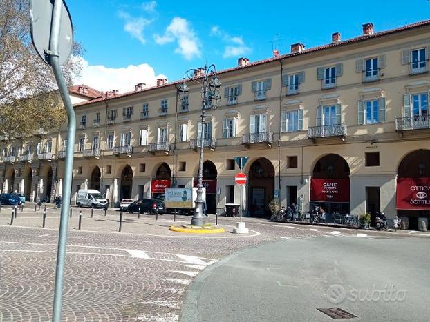 Piazza Alfieri: box ampio