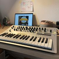 Korg minilogue synth sintetizzatore con custodia