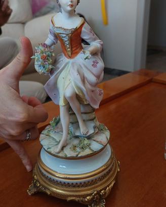 Scultura inceramica
dipintaa mano,
manifatturaC