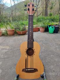 Ukulele Basso by Risa