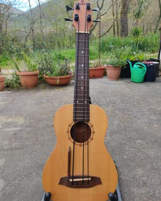 Ukulele Basso by Risa