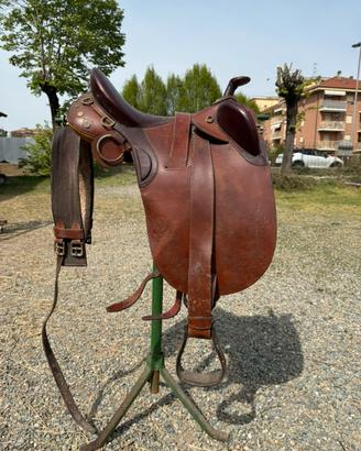 Sella Western Barrel Racing con bucking rolls