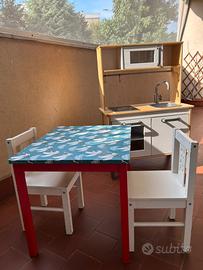 Cucina giocattolo Ikea+ tavolino con 2 sedie