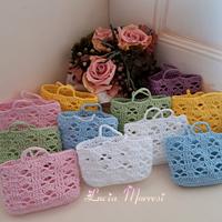 bomboniere portaconfetti lavorate all'uncinetto 