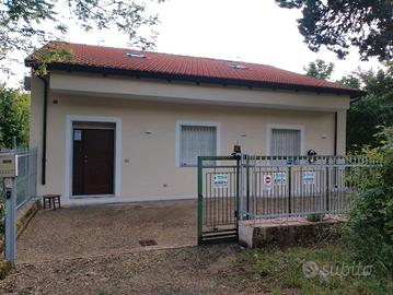 Soluzione abitativa indipendente e annesso terreno