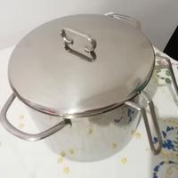 Pentola in acciaio inox con doppio scolapasta