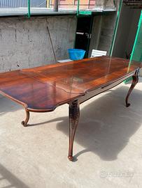 Tavolo in legno massello e sedie