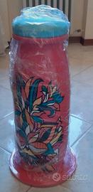 sgabello a forma di vasetto actimel