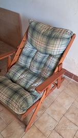 sdraio in legno con cuscino 