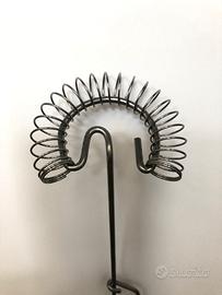 Frusta in acciaio inox. Lunghezza: 27 cm