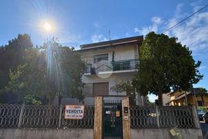 TRIFAMILIARE A MONCALIERI