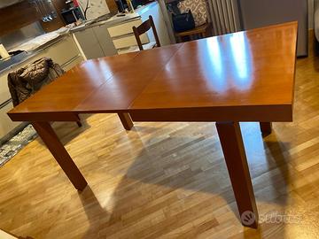 Tavolo legno allungabile + sedie
