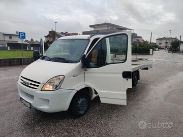 Iveco Daily 2,3 CARROATTREZZI ( SOSPENSIONI ARIA )