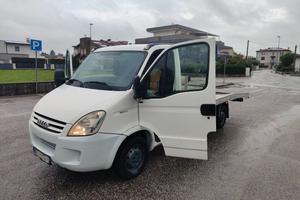 Iveco Daily 2,3 CARROATTREZZI ( SOSPENSIONI ARIA )