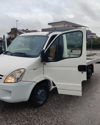 Iveco Daily 2,3 CARROATTREZZI ( SOSPENSIONI ARIA )