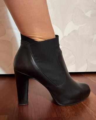 Scarpe con tacco - tronchetto nero
