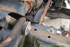 Mitsubishi L200: avantreno/braccetti