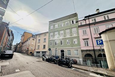 MONOLOCALE A TRIESTE