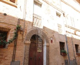 Casa cielo terra con doppio ingrezzo