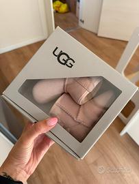 UGG 6-12 mesi