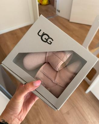 UGG 6-12 mesi