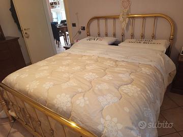 Letto in ottone più armadio