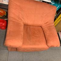 Poltrona imbottita arancione – 30€