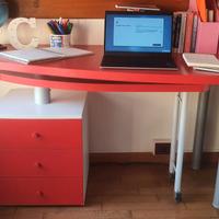 Scrivania con dattilo apribile e cassettiera