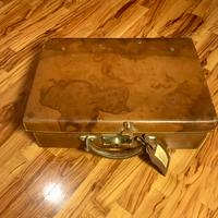 Valigia vintage in pelle con necessaire