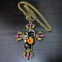 Collana Croce Gotica con Teschio e Rose 💀🥀🕷️🖤