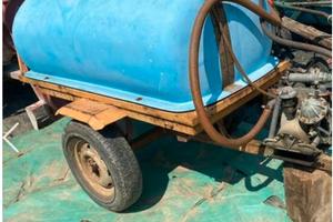 Botte irroratrice con piccola pompa meccanica