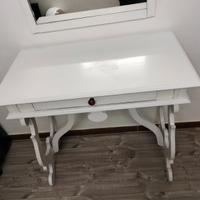 scrivania da camera con specchio 