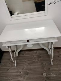 scrivania da camera con specchio 