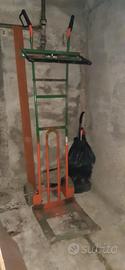 2 carrelli trasporto cassette ecc
