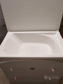 Fasciatoio con cassettiera e vaschetta bagnetto