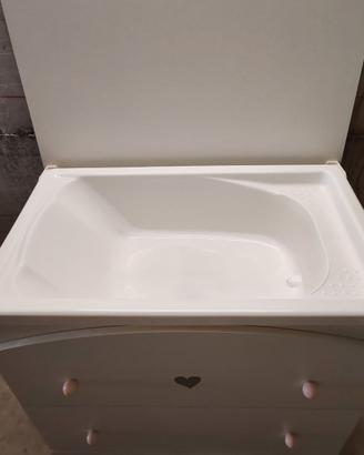 Fasciatoio con cassettiera e vaschetta bagnetto