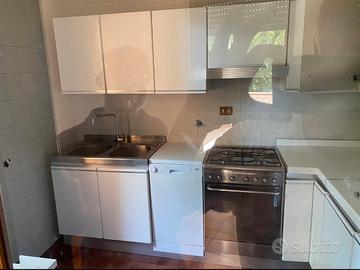 Cucina angolare Salvarani con elettrodomestici