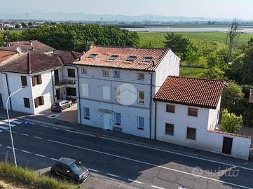 4 LOCALI A ZEVIO