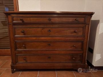 Mobile antico in legno