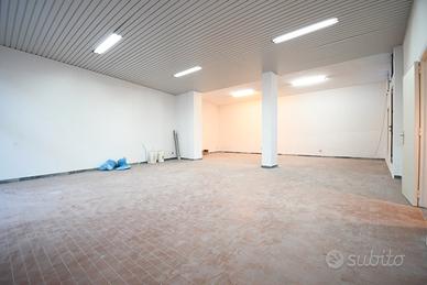 Ampio locale pian terra