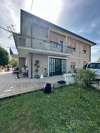 Casa indipendente su due piani