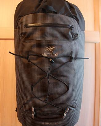 Zaino Arc'teryx Alpha FL 40 + apposito porta casco