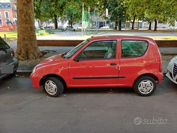 Privato vende Fiat 600 -appena revisionata